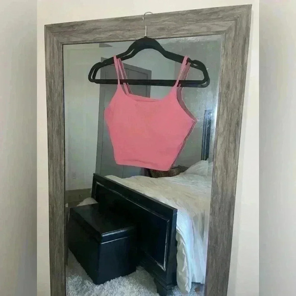 Pink cropped althetic work out tank with built in bra - Picture 1 of 2